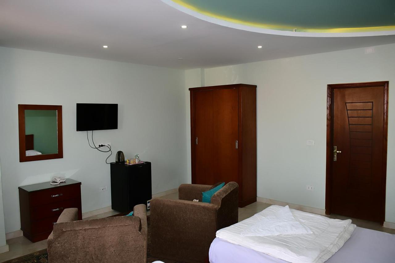 Grand Pyramids View Hotel Кайро Екстериор снимка