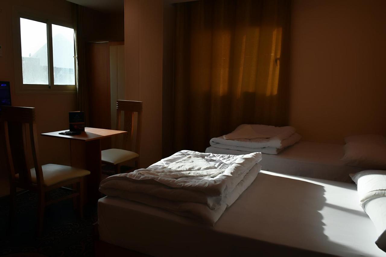 Grand Pyramids View Hotel Кайро Екстериор снимка
