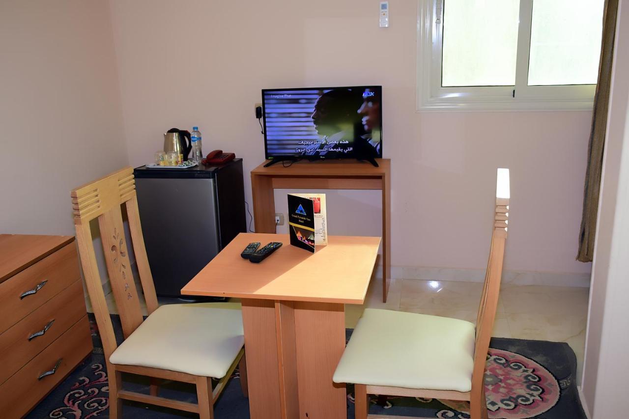 Grand Pyramids View Hotel Кайро Екстериор снимка