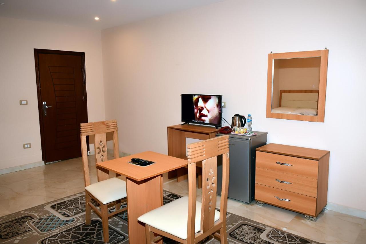 Grand Pyramids View Hotel Кайро Екстериор снимка
