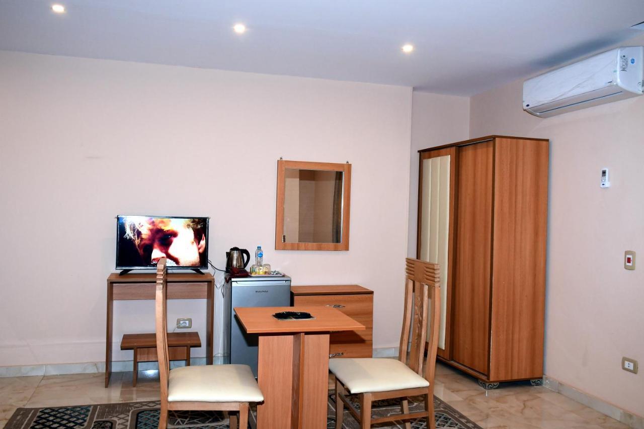 Grand Pyramids View Hotel Кайро Екстериор снимка