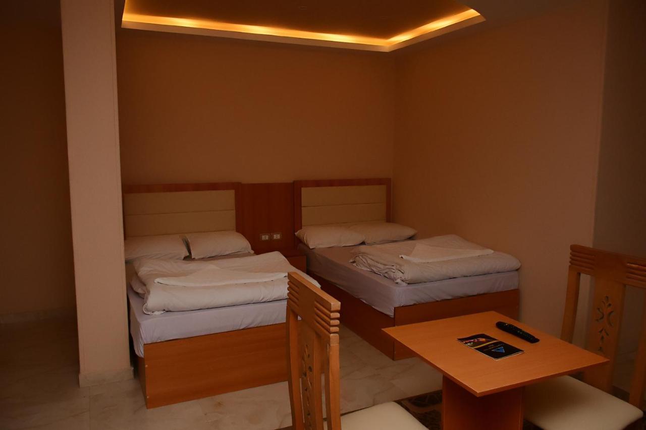 Grand Pyramids View Hotel Кайро Екстериор снимка