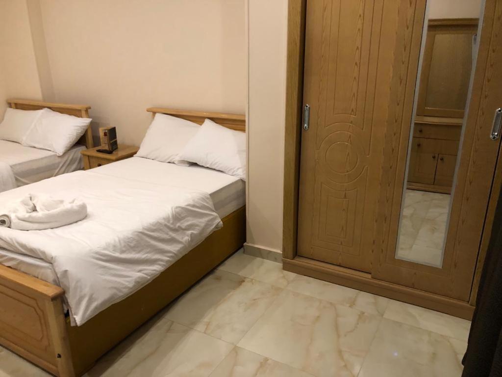 Grand Pyramids View Hotel Кайро Екстериор снимка