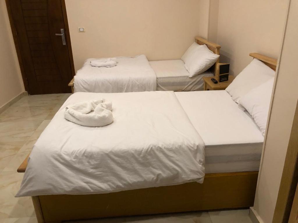 Grand Pyramids View Hotel Кайро Екстериор снимка