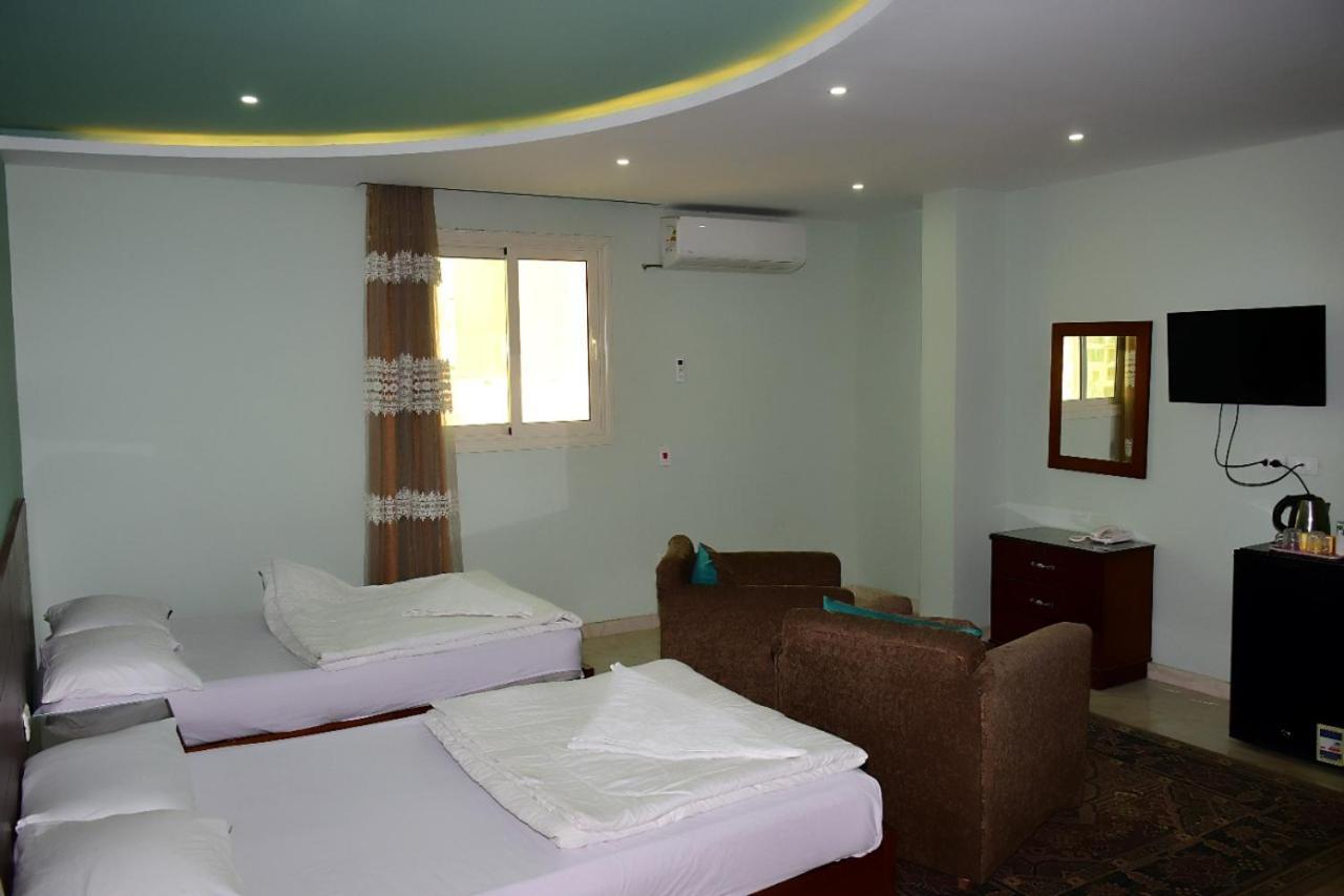 Grand Pyramids View Hotel Кайро Екстериор снимка