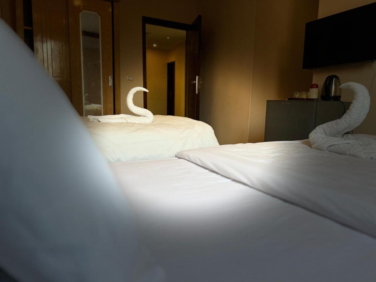 Grand Pyramids View Hotel Кайро Екстериор снимка