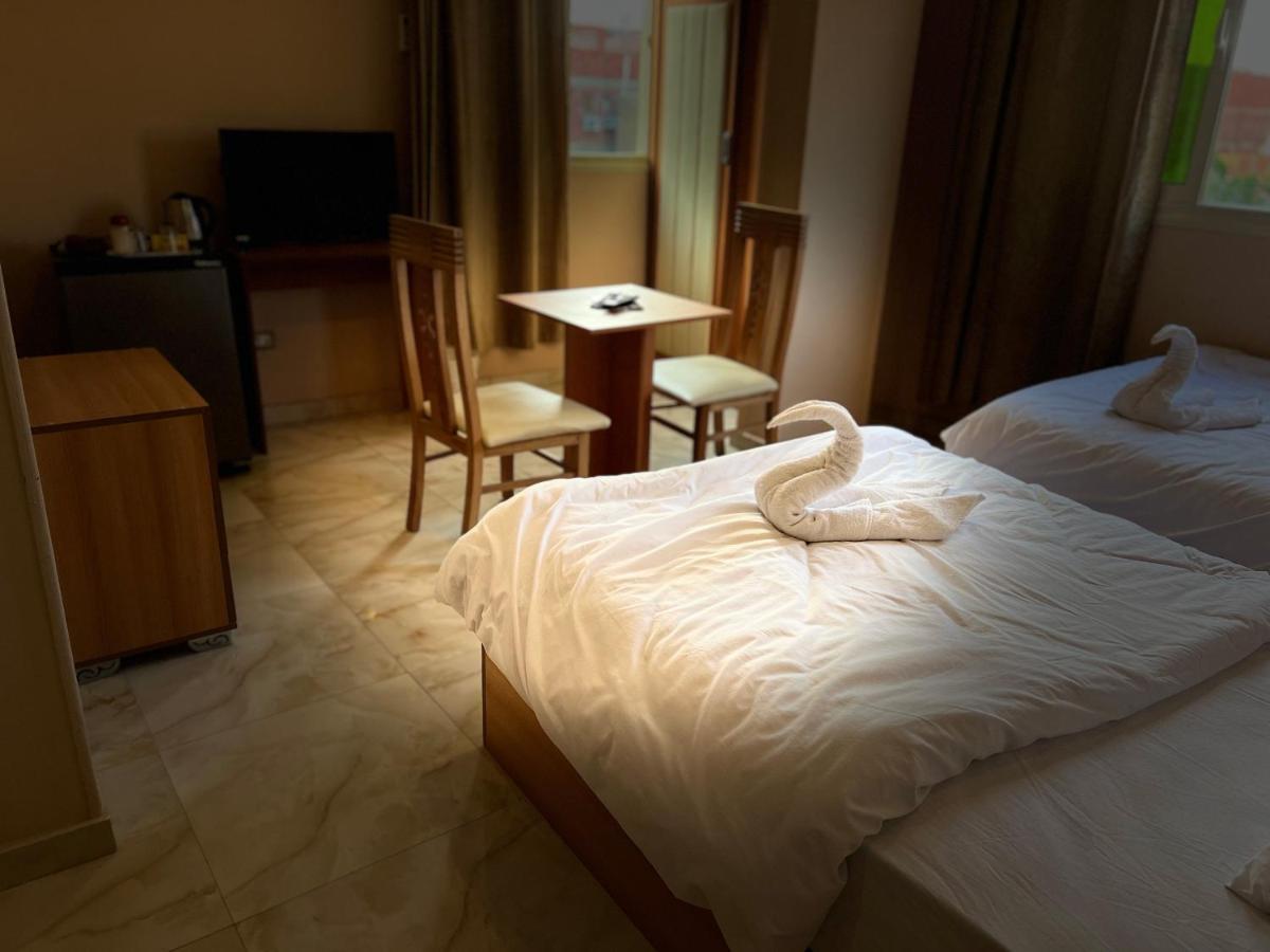 Grand Pyramids View Hotel Кайро Екстериор снимка