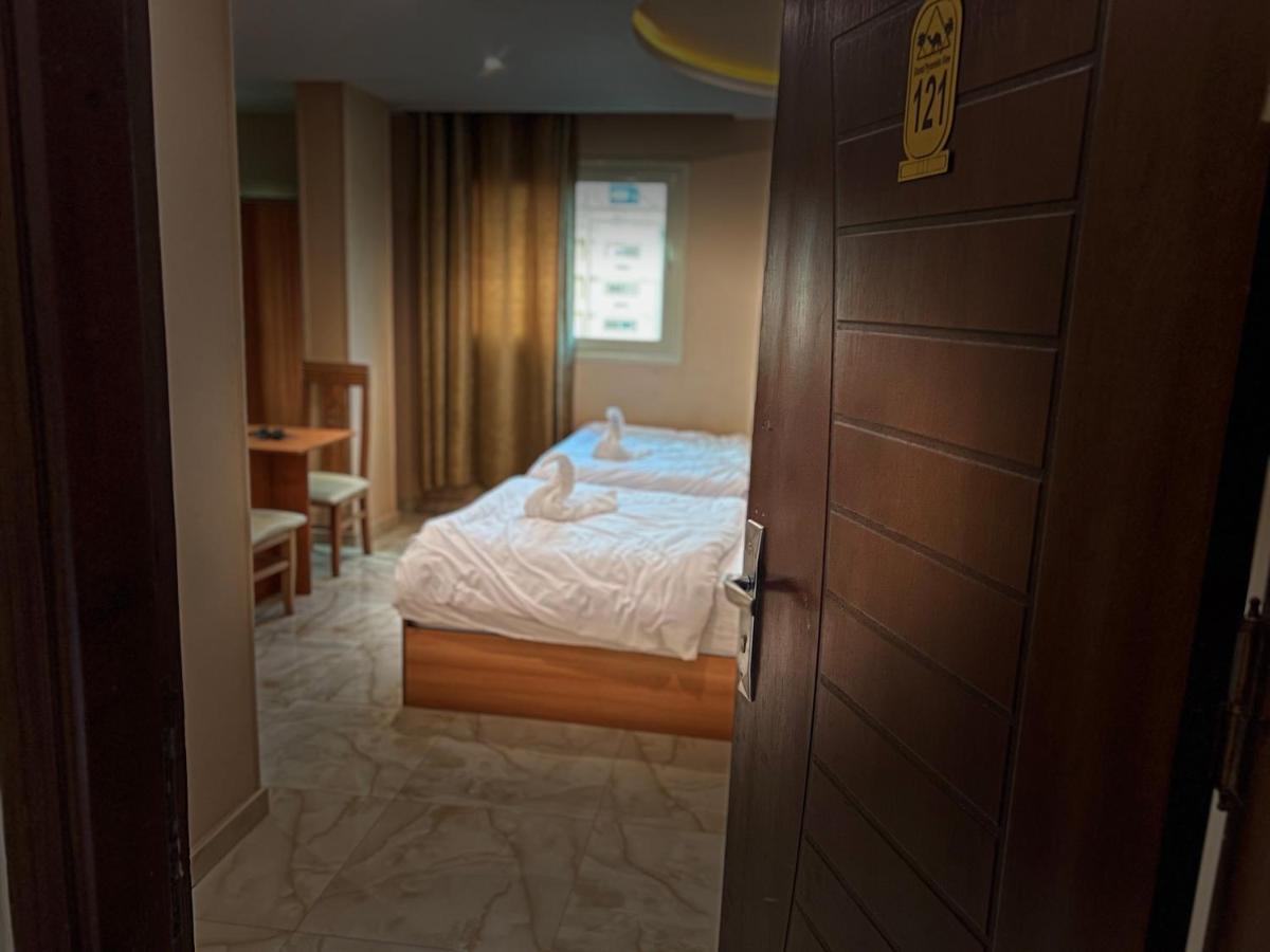 Grand Pyramids View Hotel Кайро Екстериор снимка