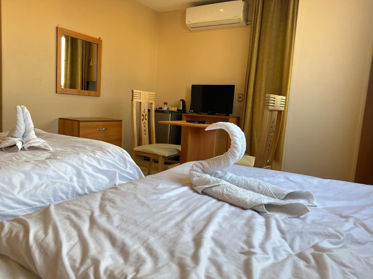 Grand Pyramids View Hotel Кайро Екстериор снимка