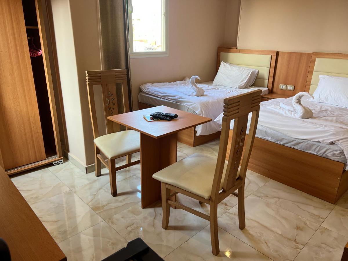 Grand Pyramids View Hotel Кайро Екстериор снимка